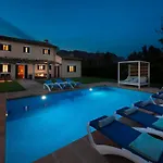 Sort Gran By Vintage Travel بويينسا